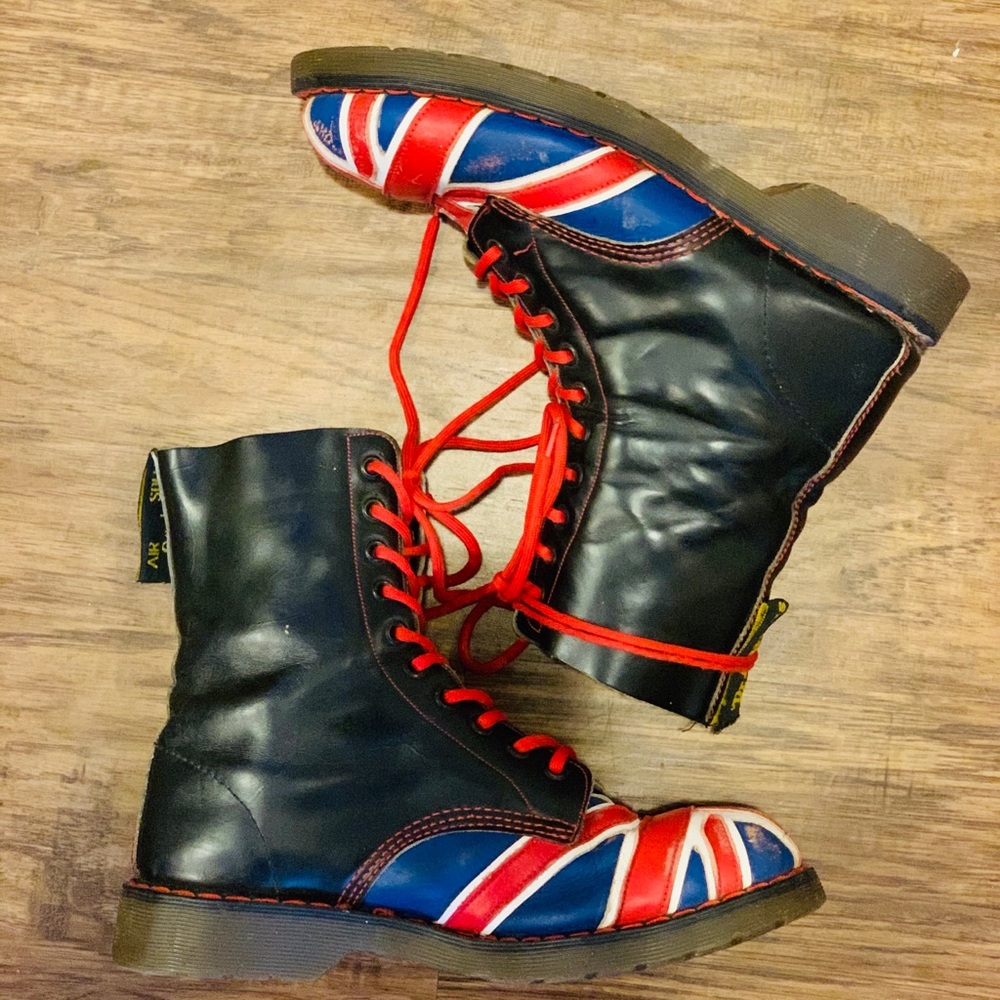 ❌❌❌SOLD❌❌❌Very RARE Dr: Martens MIE